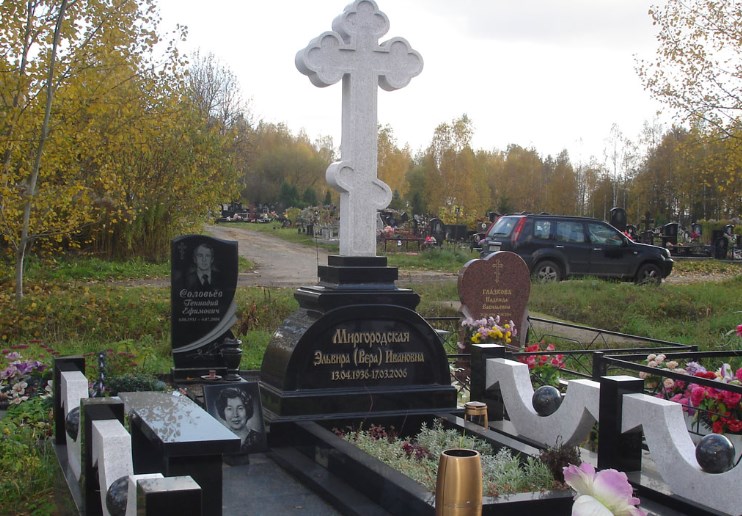 Памятники в виде креста на могилу и их особенности