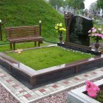 Как правильно выбрать материал и оформление для памятника на кладбище?