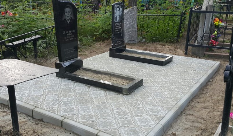 Тротуарная плитка на кладбище
